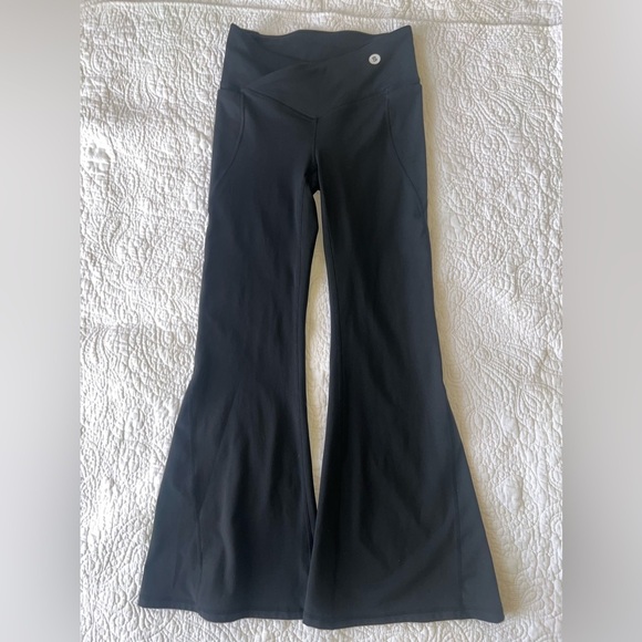FABLETICS PURELUXE HIGH WAISTED CROSSOVER FLARE BLACK 28” PANTS SIZE SMALL EUC - Picture 6 of 8